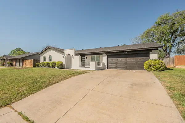 217 Cooper Drive, Hurst, TX 76053