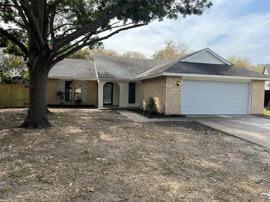 905 Camino Court, Grand Prairie, TX 75052 - #2