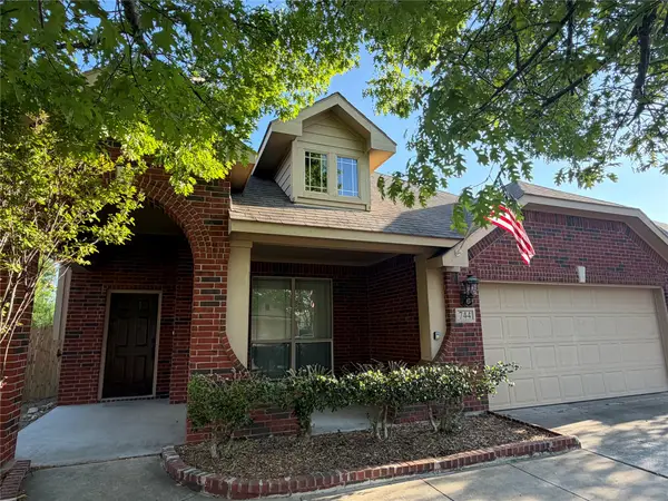 744 Hutchins Drive, Crowley, TX 76036