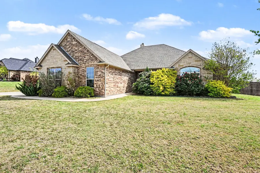 104 Stanford Lane, Springtown, TX 76082 - #2