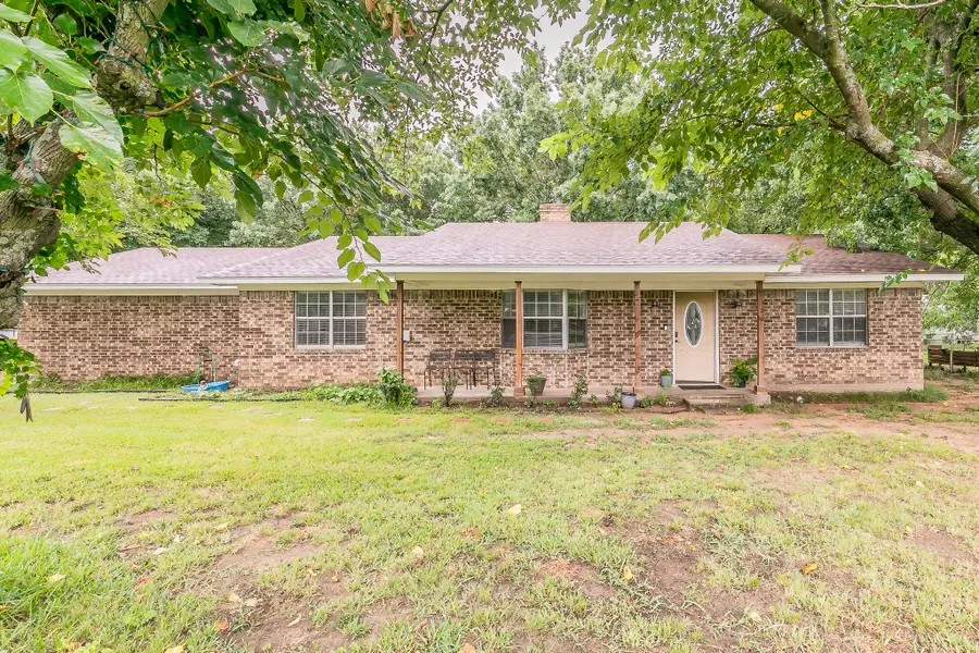 904 Sherman St, Tioga, TX 76271 - #2