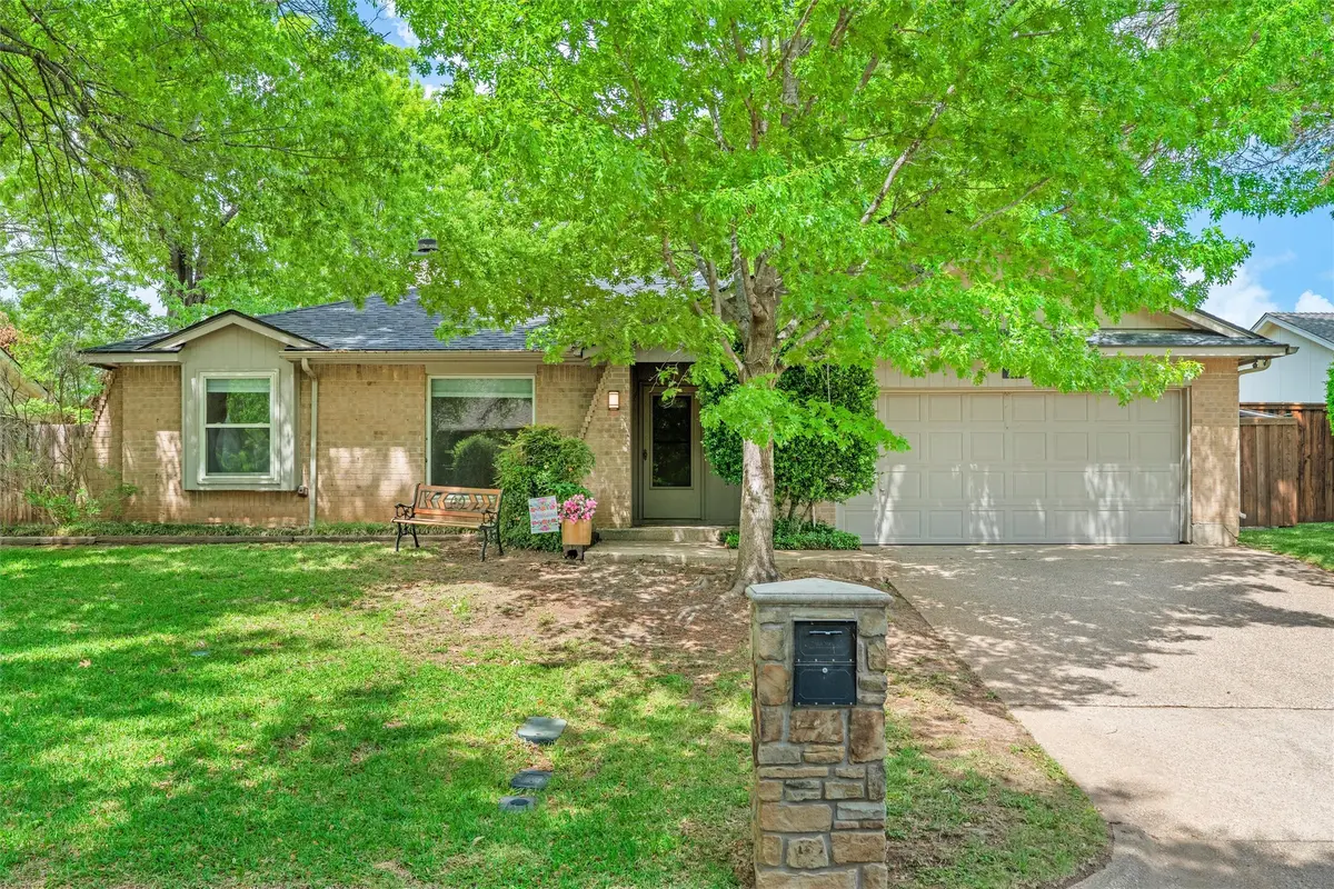 711 Hinsdale Drive, Arlington, TX 76006 - #1