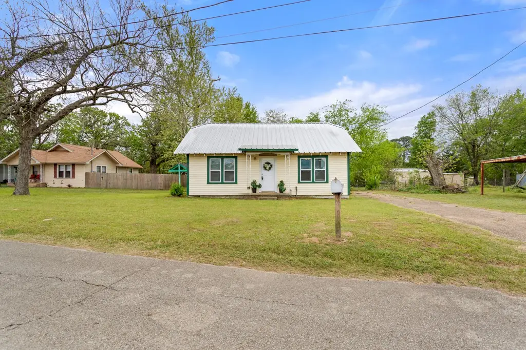 407 W Carnegie Street, Winnsboro, TX 75494 - #1