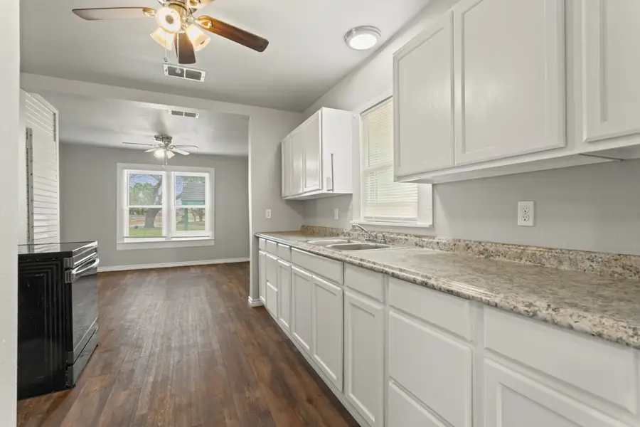 407 W Carnegie Street, Winnsboro, TX 75494 - #3