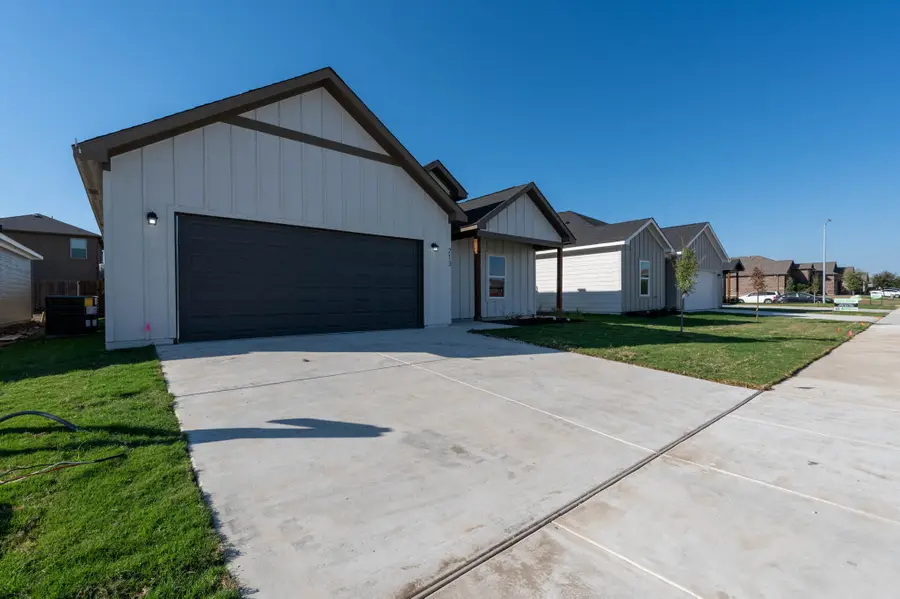 213 Marble Creek Drive, Fort Worth, TX 76131 - #2
