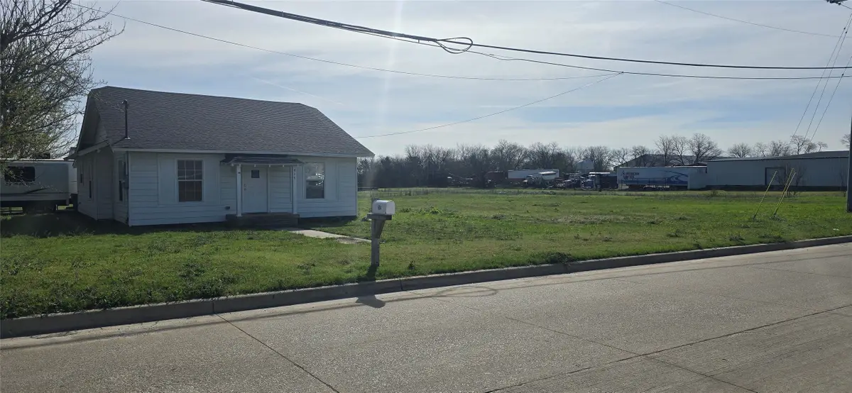 614 N 2nd Street, Sanger, TX 76266 - #1