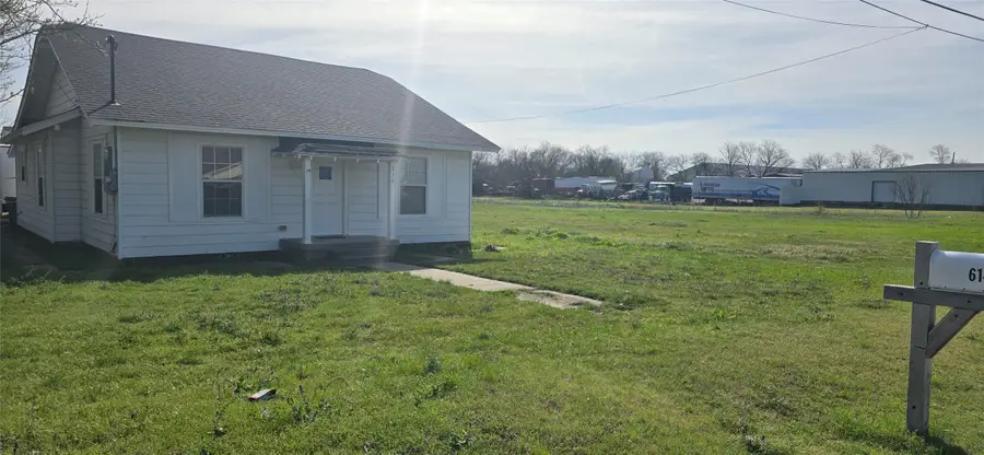614 N 2nd Street, Sanger, TX 76266 - #3