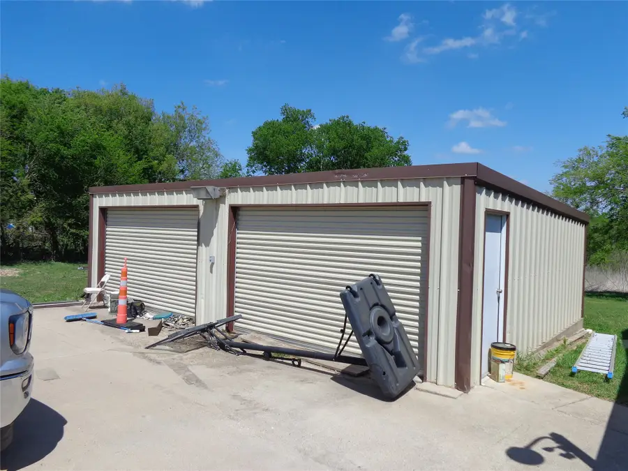 1201 S Bois D Arc Street, Grandview, TX 76050 - #2