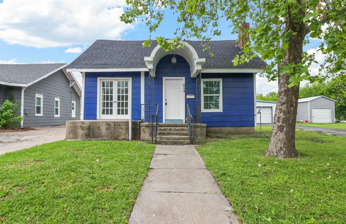814 N Walnut Street, Sherman, TX 75090 - #1
