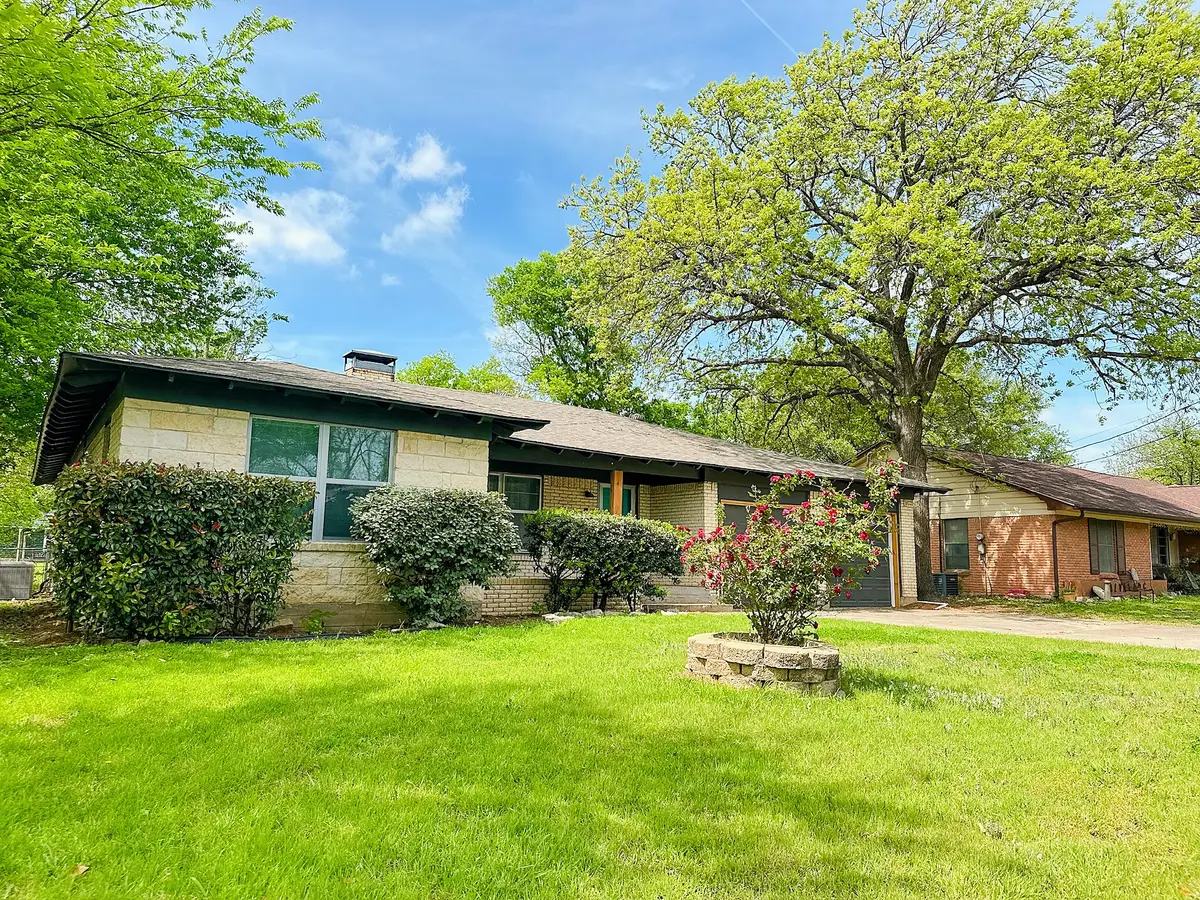 801 N Douglas Avenue, Cleburne, TX 76033 - #1