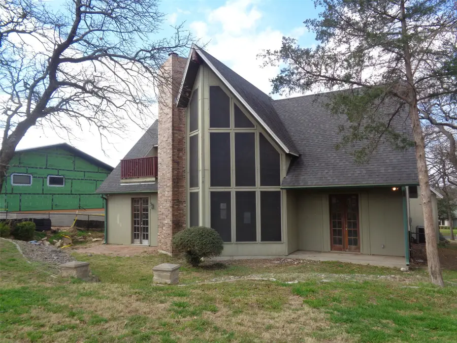 110 Pawnee Trail, Gainesville, TX 76240 - #2