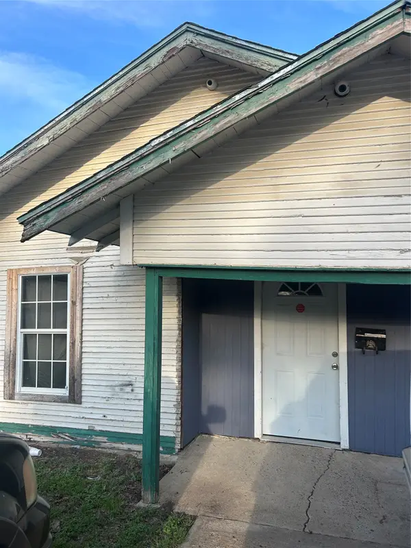 2560 Peak Street, Fort Worth, TX 76106