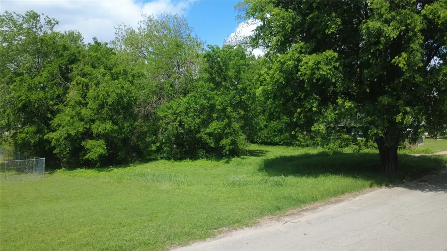 611 W Johnson Street, Denison, TX 75020 - #3