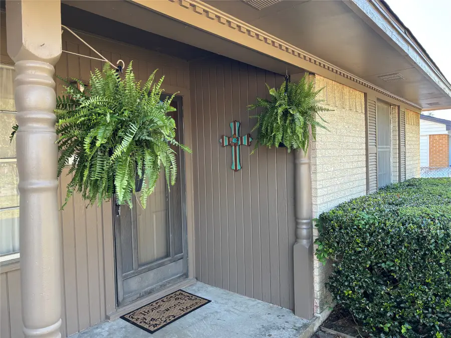 1102 Anthony Drive, Ennis, TX 75119 - #3