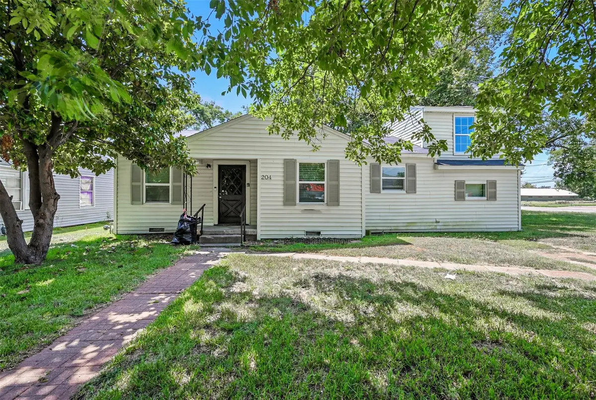 204 Graham Avenue, Bonham, TX 75418 - #1