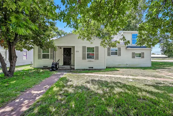 204 Graham Avenue, Bonham, TX 75418