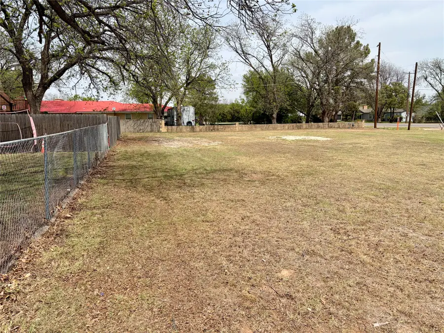 1419 Landon Street, Stamford, TX 79553 - #2