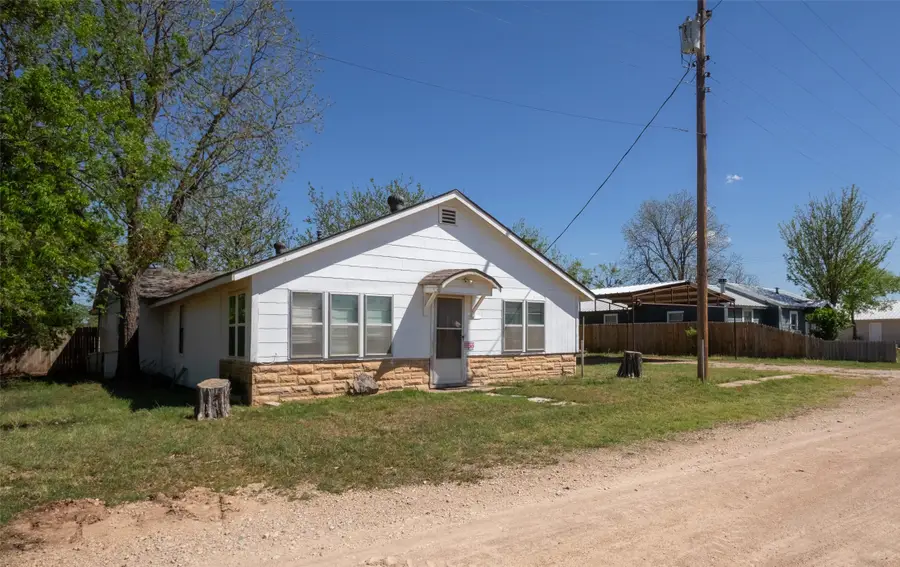242 E Hamilton Street, Lueders, TX 79553 - #3