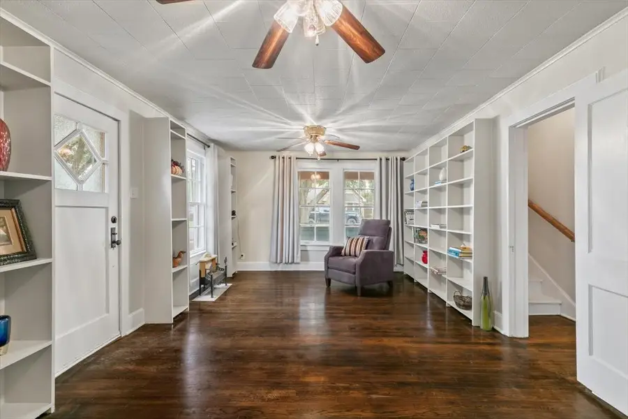 103 N Crockett Street, Henrietta, TX 76365 - #3