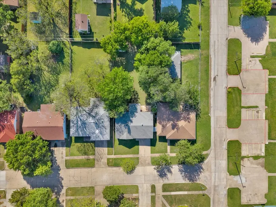 905 SE 3rd Street, Grand Prairie, TX 75051 - #2