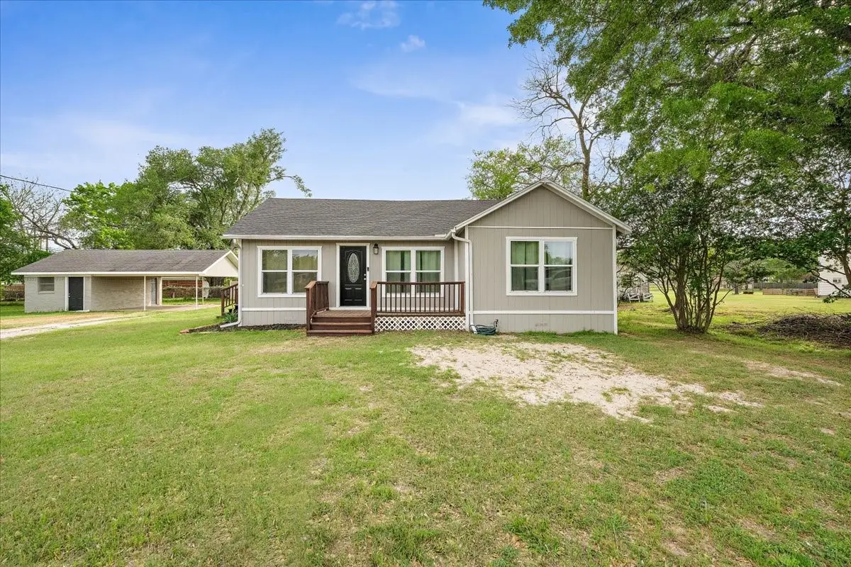 657 E Commerce Street, Fairfield, TX 75840 - #1