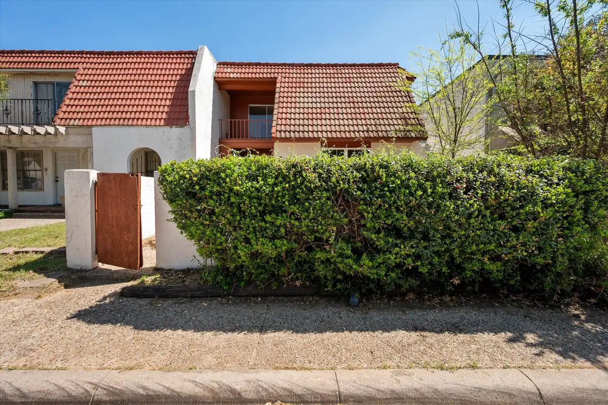 2229 Seville Court, Dalworthington Gardens, TX 76013 - #1