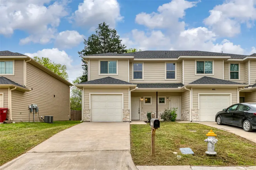 805 S 6th Street, Bonham, TX 75418 - #2