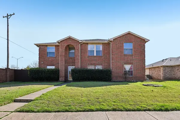 658 Bluechalk Drive, Cedar Hill, TX 75104