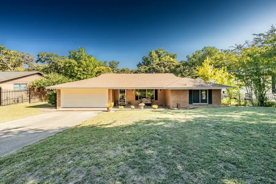 300 Shoreline Drive, Azle, TX 76020 - #2