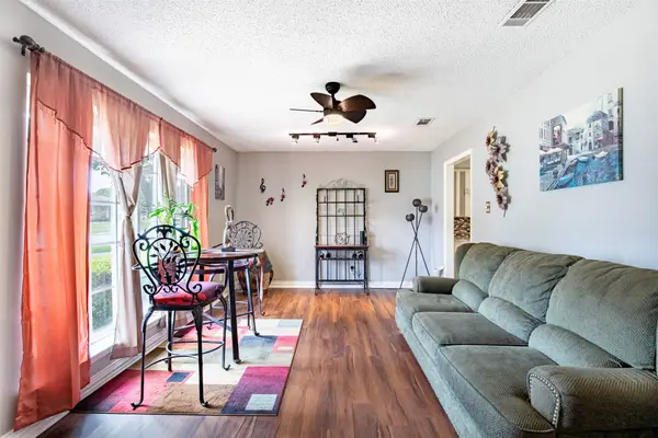 353 Brook Hollow Drive, DeSoto, TX 75115