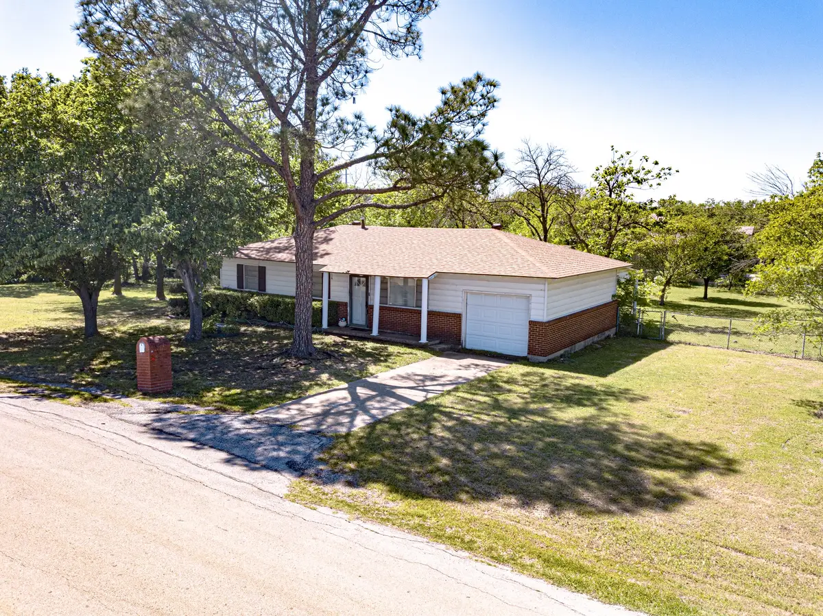 913 N Walnut Street, Roanoke, TX 76262 - #1