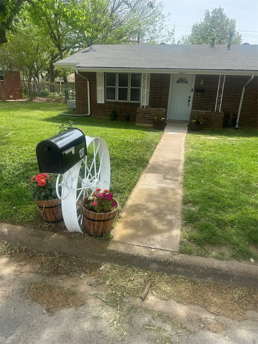 1207 Pebble Street Street, Bowie, TX 76230 - #2