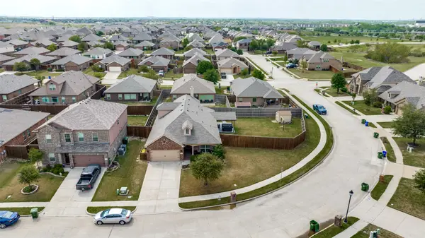 5100 Crystal Lake Avenue, Krum, TX 76249