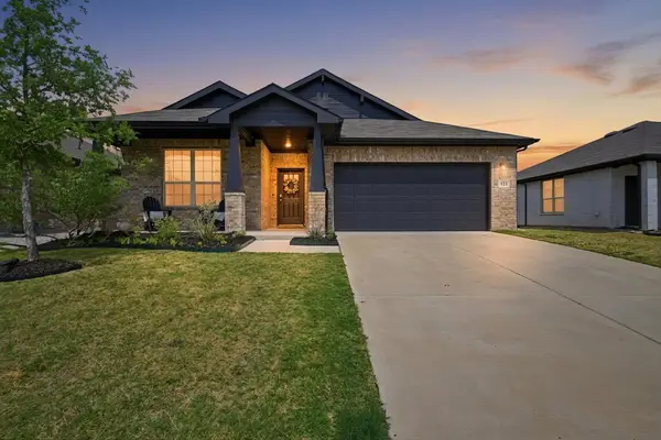 924 Ravenwood Lane, Van Alstyne, TX 75495