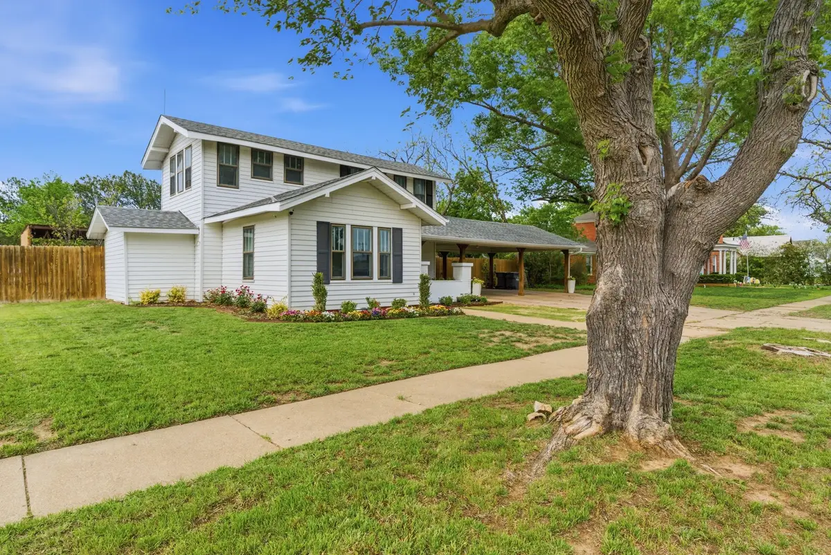 909 3rd Street, Graham, TX 76450 - #1