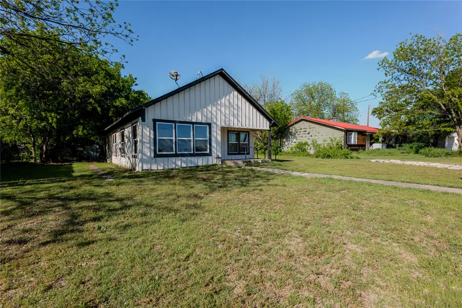 228 W Archer Street, Jacksboro, TX 76458 - #2