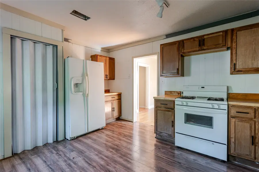 228 W Archer Street, Jacksboro, TX 76458 - #3