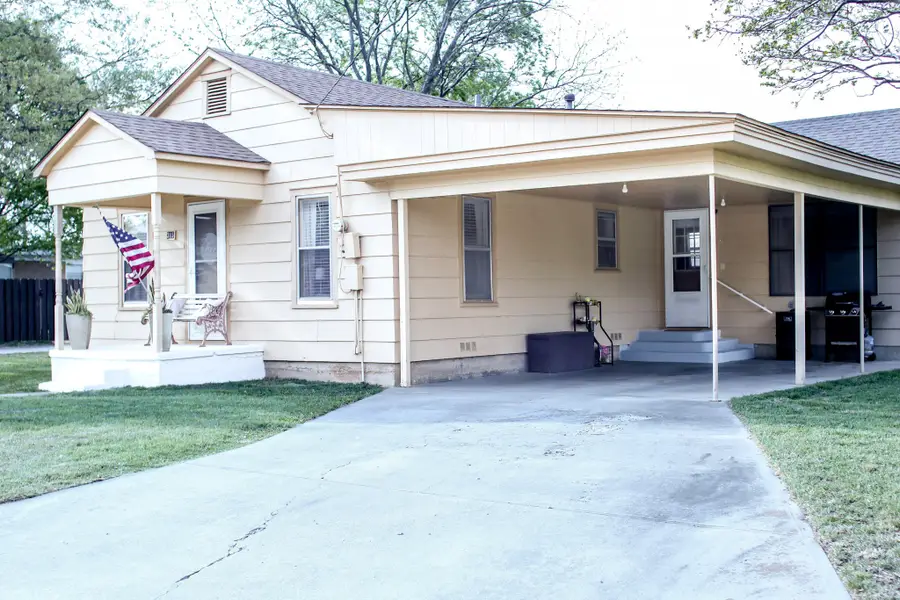 315 E Fourth Street, Muenster, TX 76252 - #2