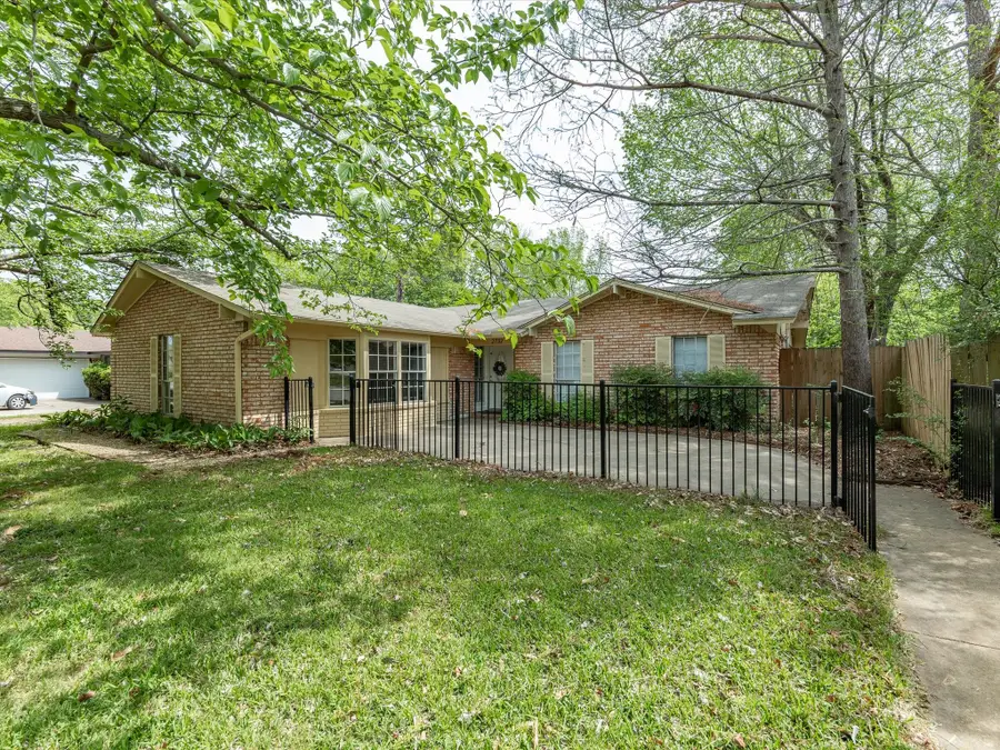 2732 Foxcroft Circle, Denton, TX 76209 - #2