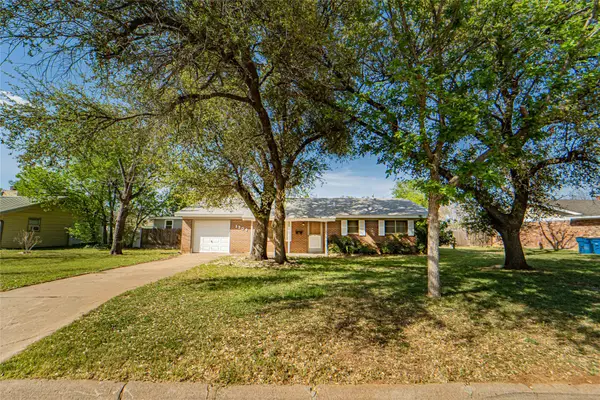 1304 Sycamore Street, Breckenridge, TX 76424