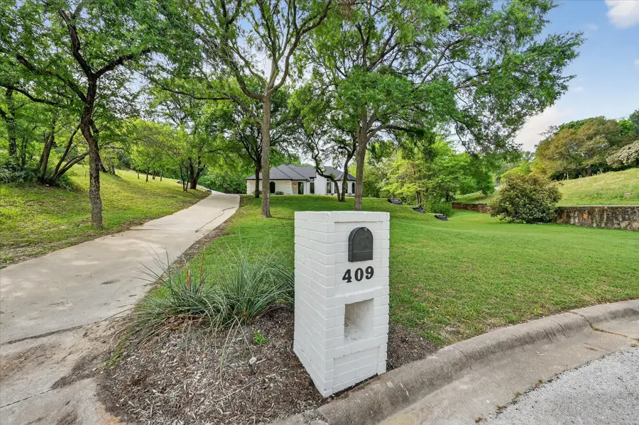 409 Willow Ridge Court, Fort Worth, TX 76103 - #2