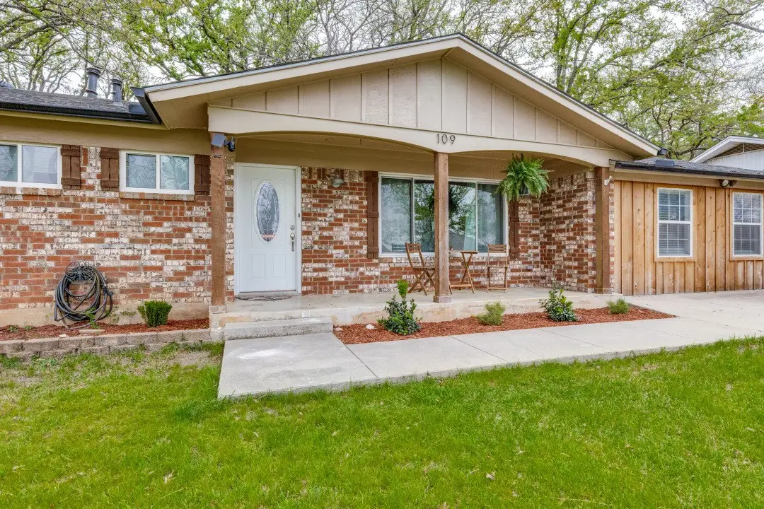 109 N Ash Avenue, Azle, TX 76020 - #1