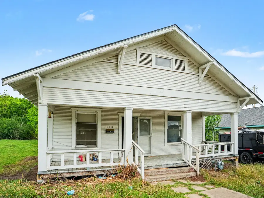 108 E Tyler Street, Ennis, TX 75119 - #3