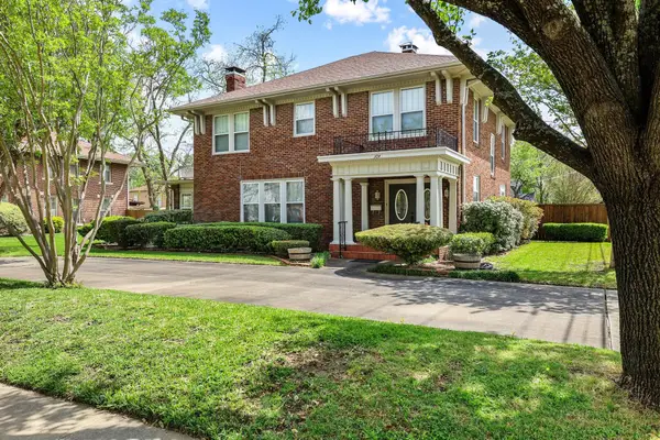 304 E 9th Street, Bonham, TX 75418