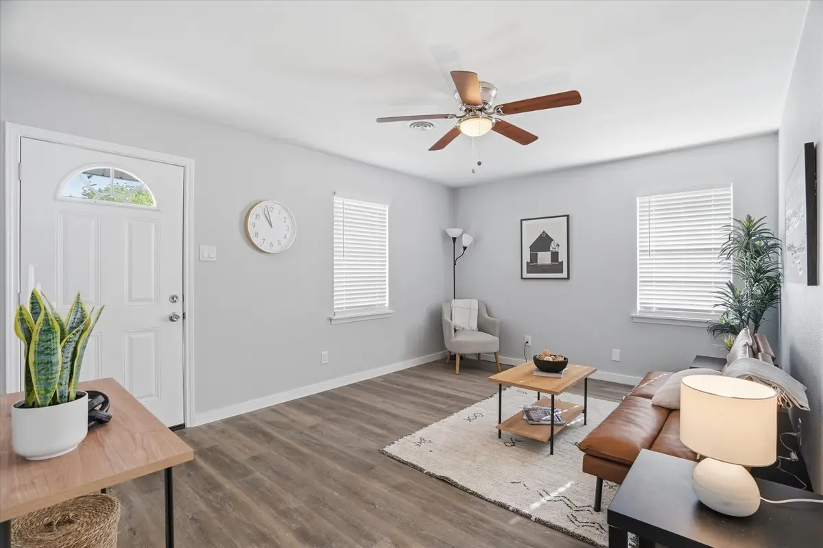 604 E 5th Street, Weatherford, TX 76086 - #1