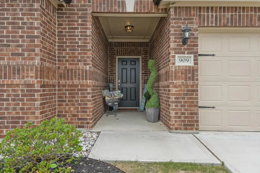 909 First Street, Sanger, TX 76266 - #2