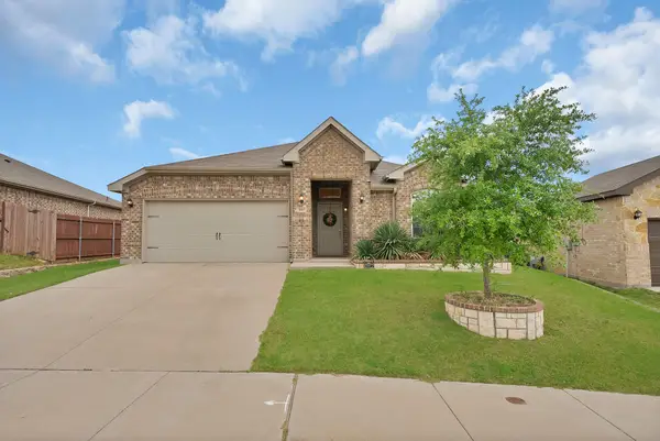 10817 Live Oak Creek Drive, Fort Worth, TX 76108