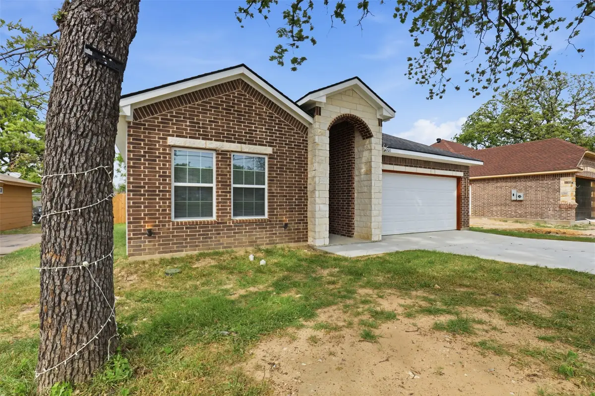 2611 Hunting Drive, Fort Worth, TX 76119 - #1