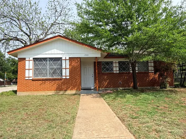 1701 Warren Lane, Fort Worth, TX 76112