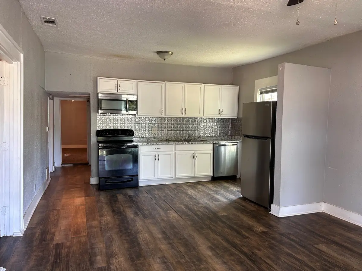 615 S Throckmorton Street, Sherman, TX 75090 - #1